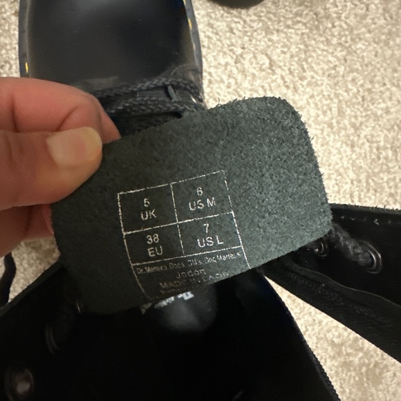 Platform Dr Marten Airwait Boots - Picture 2 of 2